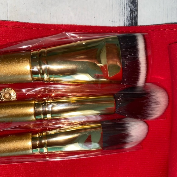 LUXIE Glitter and Gold Brush Set (8 pcs) - Picture 3 of 5